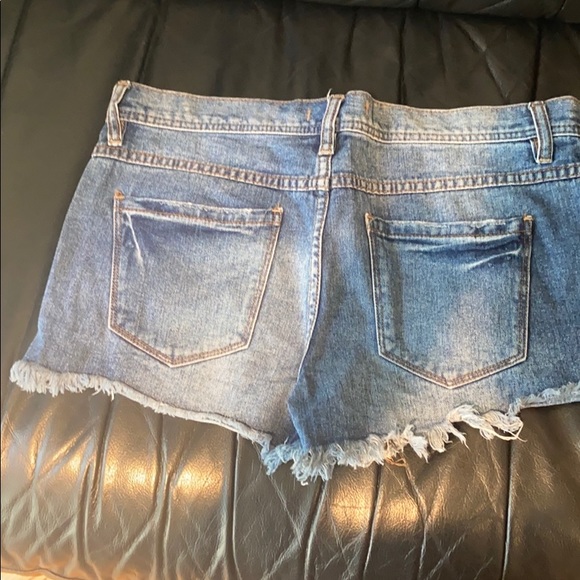 Denim shorts - Picture 2 of 4